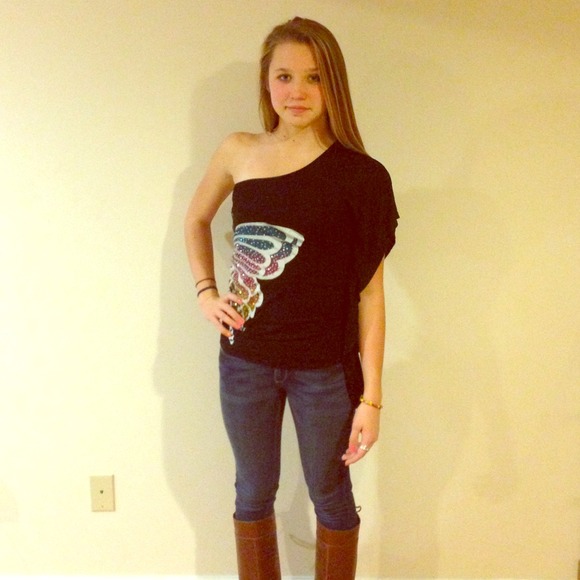 Small butterfly one sleeve tight black top