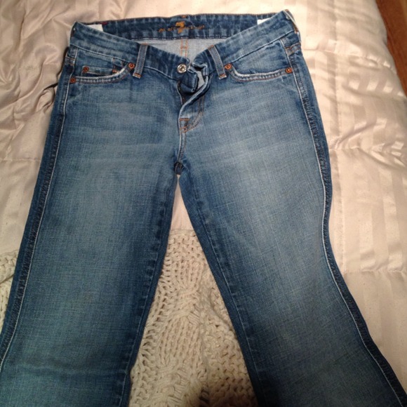A pocket, bootcut jeans with a 34 in inseam.