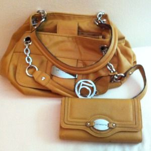 ❌Sold❌ Liz Claiborne Handbag w/ Matching Wallet