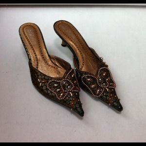 Beaded mule pumps