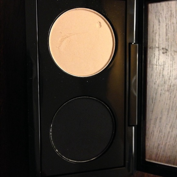 MAC Eye Shadow Compact - Picture 2 of 2
