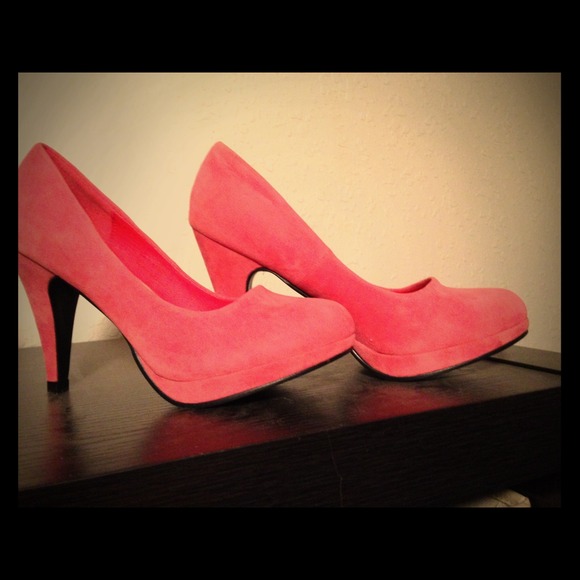 Coral pink pumps