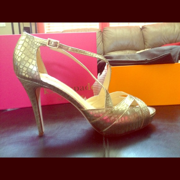 💥SOLD💥Gold leather Only worn once - Picture 1 of 3