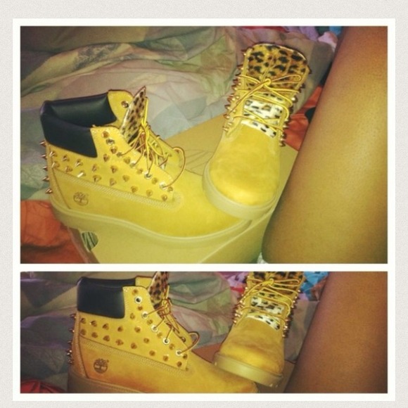 LOOKING FOR CUSTOM TIMBERLAND OR PLAIN SIZE 8 - Picture 1 of 1