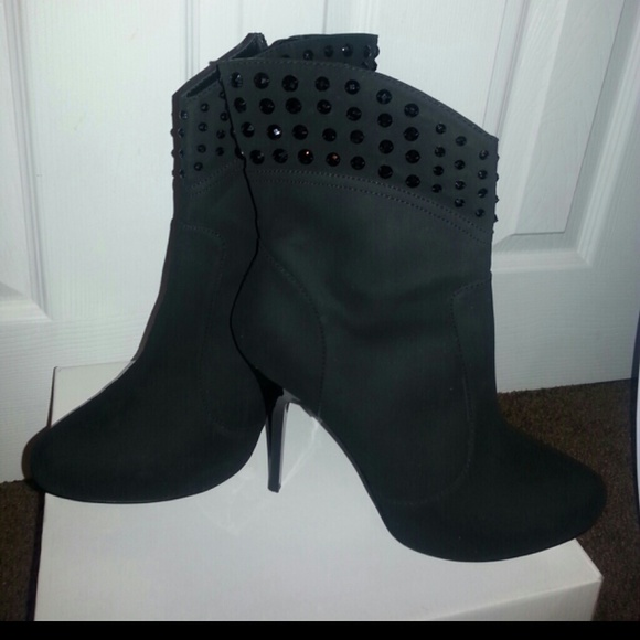 Sold*×/******,,,,,, ********