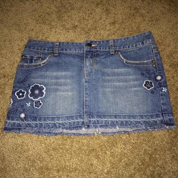 Aeropostale mini skirt