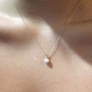 Simple & Stunning Pearl Necklace