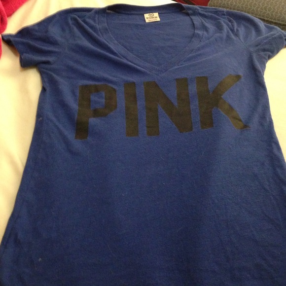 VS Pink V-neck short-sleeve tee