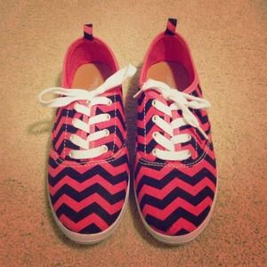Red and Black striped zig zag sneakers👟👟