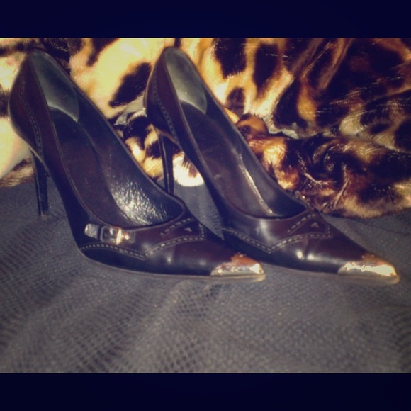 NOW AVAILABLE ON EBAY Stuart Weitzman Pump