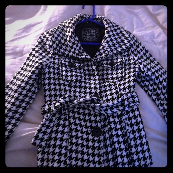 Black and white houndstooth coat