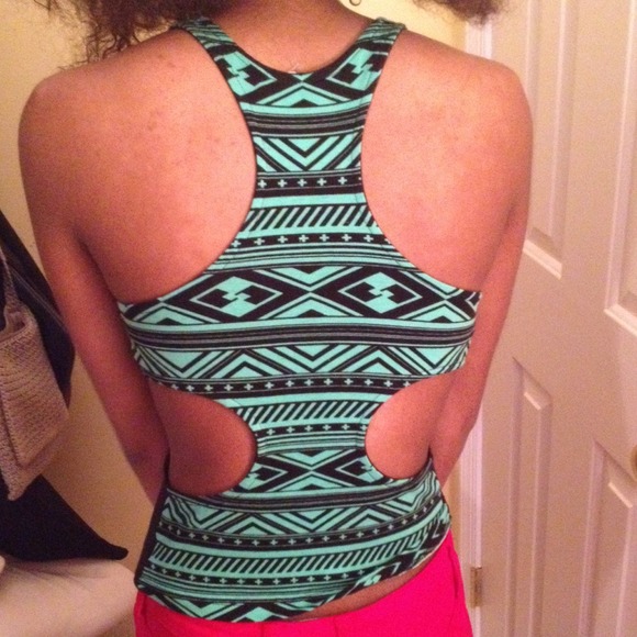Cutout tribal top - Picture 3 of 4