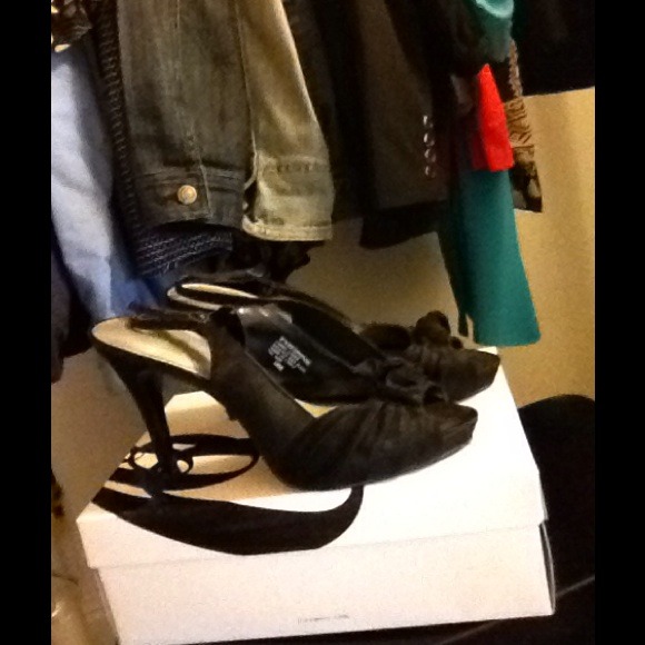 Nine West size 10 Black peep toe