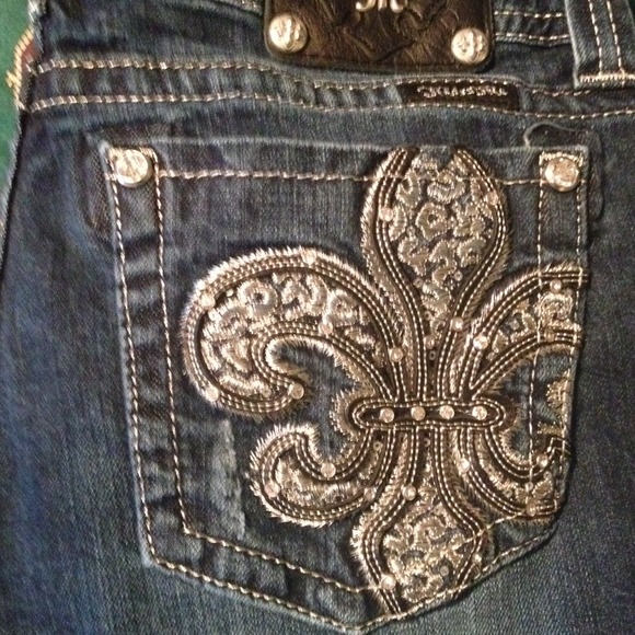 33X32 Miss Me jeans. Bundled.