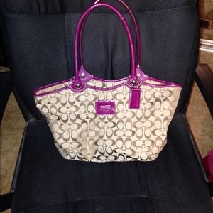 Medium sized coach purse