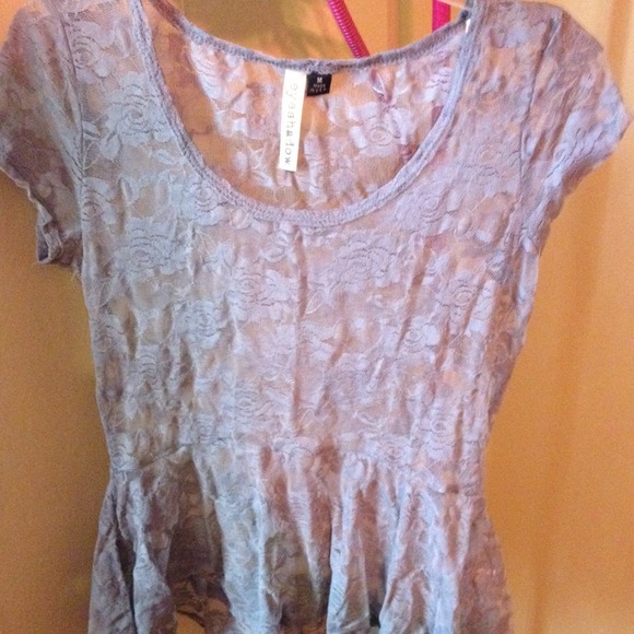 Beautiful lace Top - Picture 2 of 2