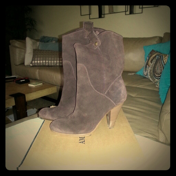 Women's boots size 8