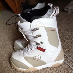 Snowboarding boots