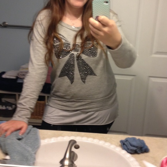 Black bow/rhinestone top! :)