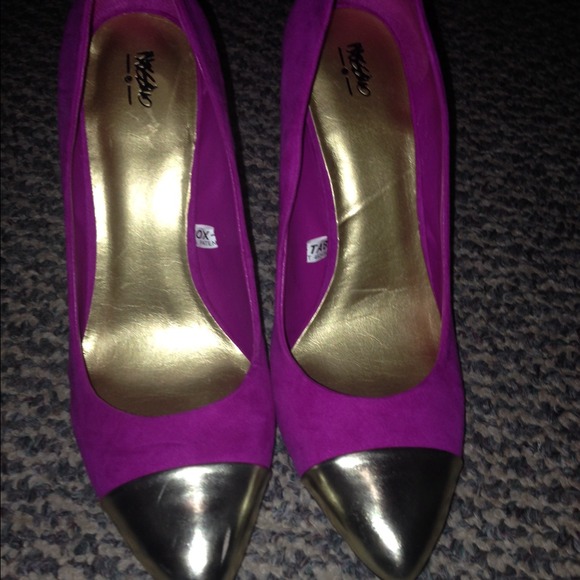NEW Mossimo Fuchsia Cap Toe Heels