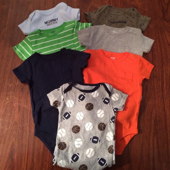 !!!SOLD IN BUNDLE!!!!BABY BOY 9 MONTHS ONESIE