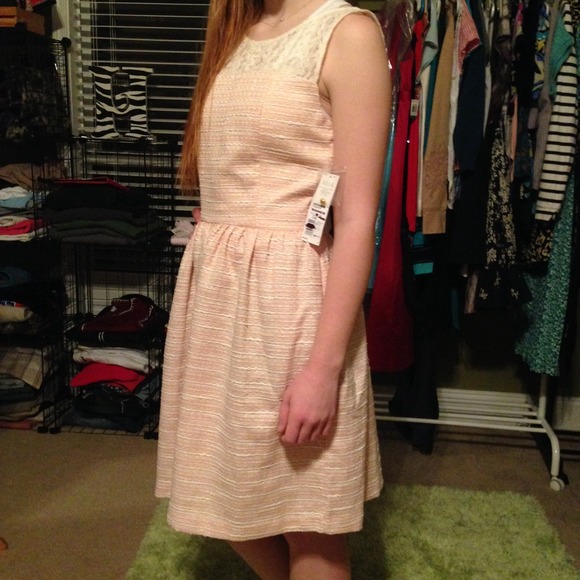 🚺pale pink and lace💅 - Picture 3 of 4