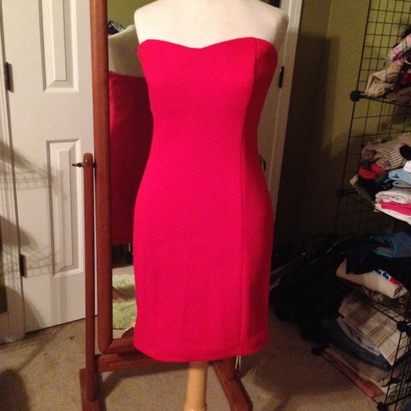 RED stretch fit sweetheart dress ❤️