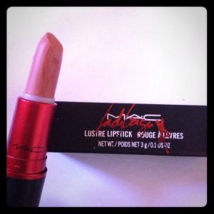 MAC Lustre Lipstick