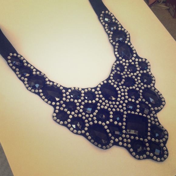 Beautiful statement neckpiece.