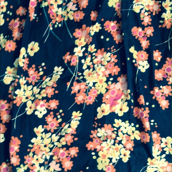 Beautiful floral dress - Picture 2 of 3