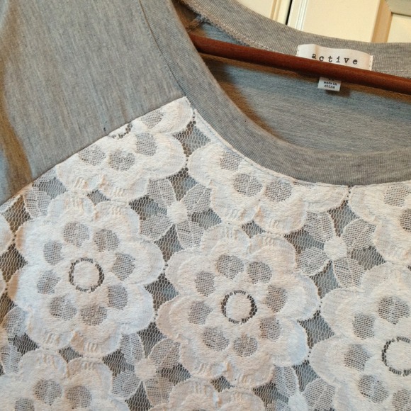 🚫SOLD🚫Grey lace-front sweatshirt - Picture 3 of 4