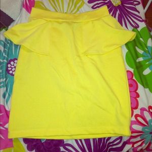 Yellow pencil skirt