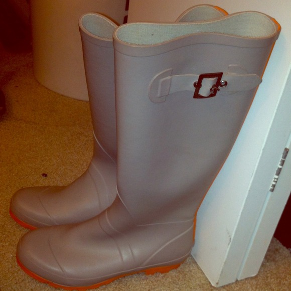 Light gray rain boots