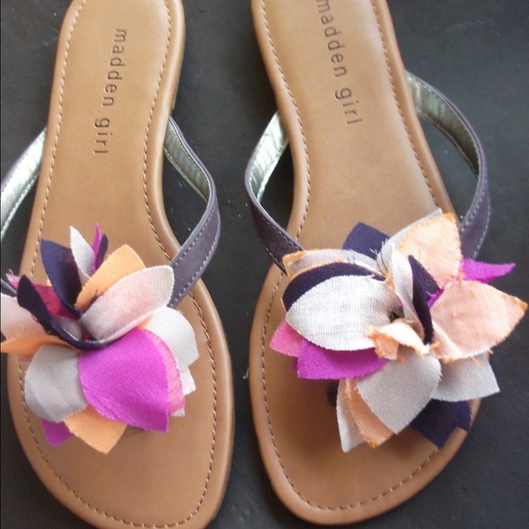 NWT Madden Girl "Aromaa" Sandals