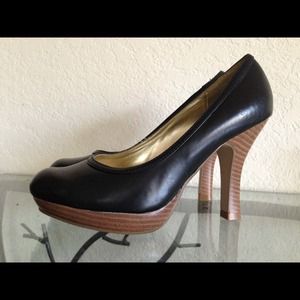 Black pumps, never worn