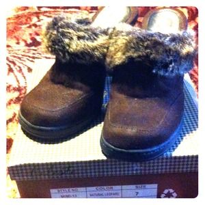 Beautiful furry heel boots!