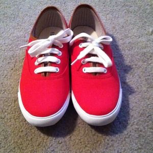 NWOT Brand new red tennis shoes