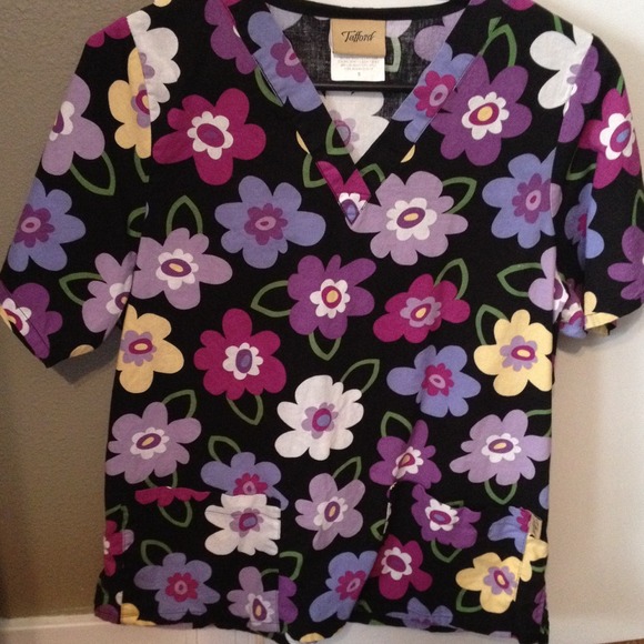 Tafford scrub top small