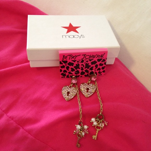 Betsey Johnson gold & pink embellished earring.