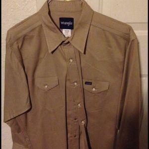 Men's wrangler shirt 18x35