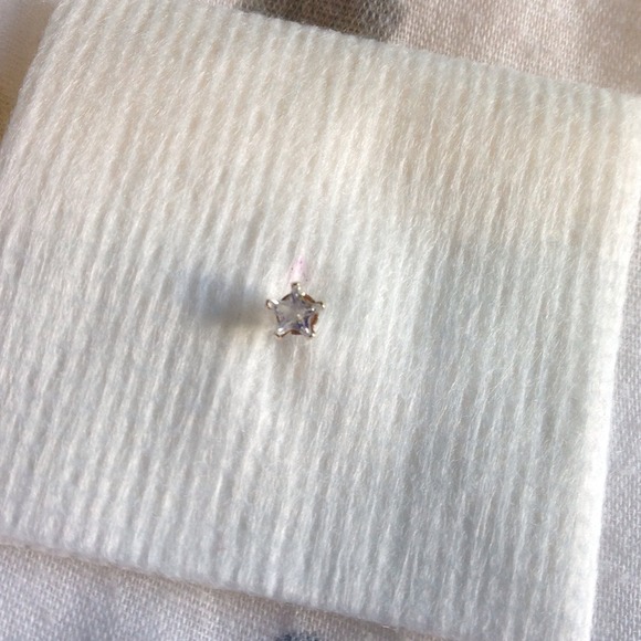 14kt gold Genuine diamond shaped in a star