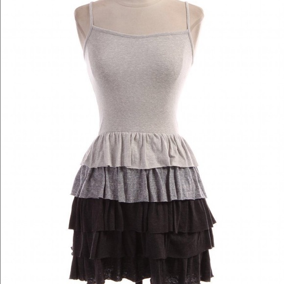 🚫SOLD to @cbass1🚫🎀Anthropologie Ruffled Tiered