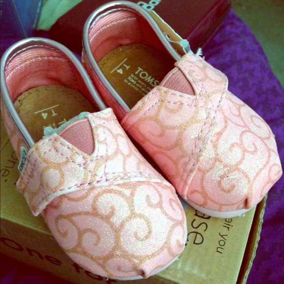 PINK SWIRL TINY TOMS 4T ADORABLE!!!!!