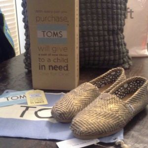 TOMS size 10