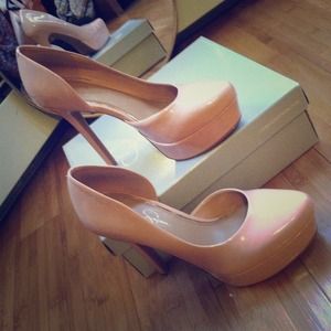 Pale pink Jessica Simpson pumps