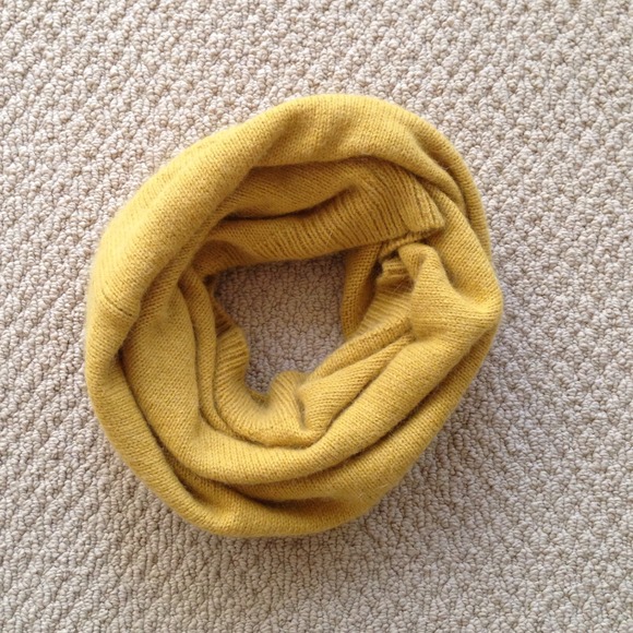 🎀Bundled🎀H&M mustard yellow infinity scarf