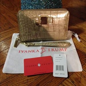 💥SOLD💥Gold Blair Faux Leather PHONE Wristlet .