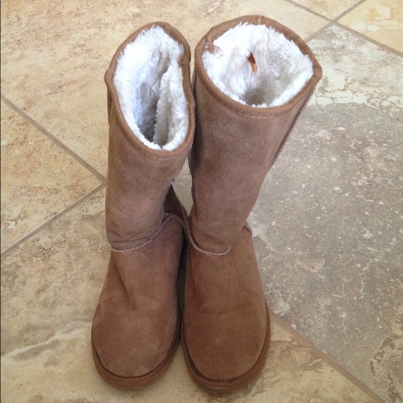 UGG BOOTS... (Look a like)