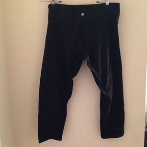 Lululemon Size 10 Black Cropped Wunder Under Pant