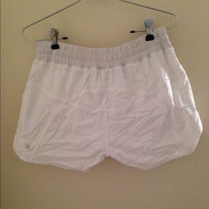 Lululemon Track Attack Shorts white/gray Size 10